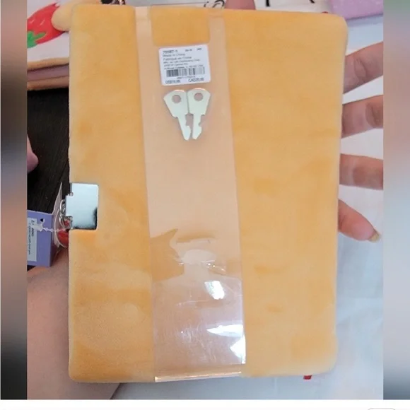 CLAIRES PLUSH NOTEBOOK W/LOCK CHIP! - Picture 2 of 2
